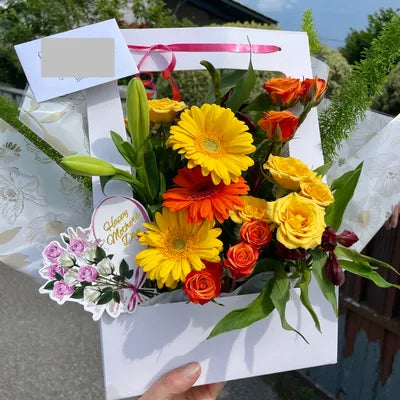 Compositions Florales de Saison, tons jaune orangé, contenant blanc