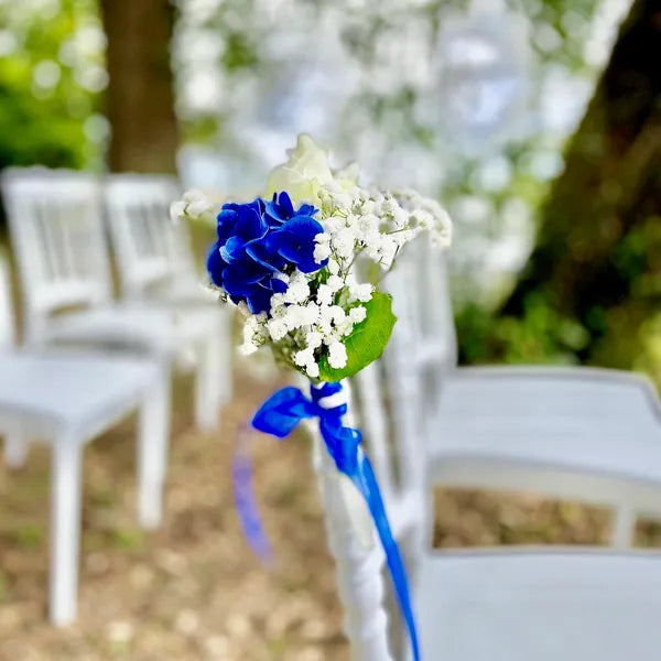 Bout de banc, bouquet de gypsophile et hortensia