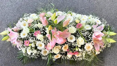 Deuil, gerbe fleurie rose