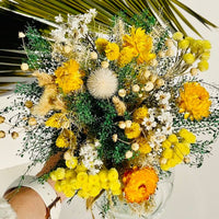 Bouquet de fleurs séchées, fleurs séchées, fleurs séchées jaunes, décoration, intérieur, chaton et monsieur ours