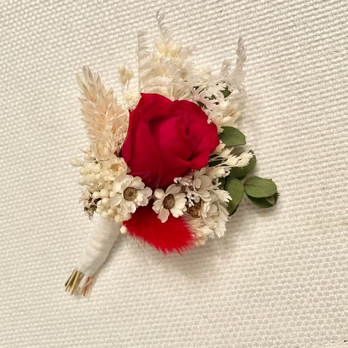 boutonnière - boutonnière mariage - boutonnière champêtre - boutonnière homme - boutonniere fleurs sechees - boutonnière marié - mariage boheme homme - accessoire mariage - accessoire mariage homme - mariage boheme - mariage boheme chic - mariage bohème champêtre - mariage bohème chic homme boutonnière boheme boutonniere rouge boutonniere blanche boutonnière rouge