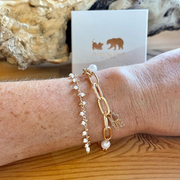 Bijoux Secret, c'est LA Tendance du moment travaillée avec soin jusqu'à la présentation.  Les ateliers de Chaton et Monsieur Ours situés proche de Biarritz dans le Sud-Ouest de la France